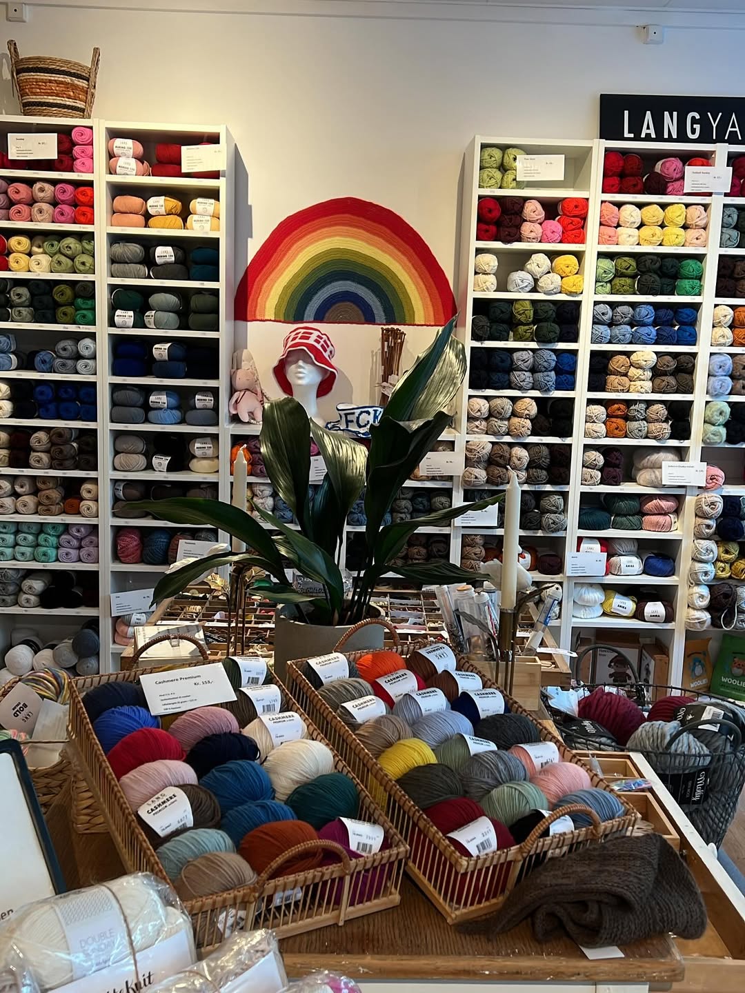 butikken-har-ferielukket-fra-mandag-den-7-juli-til-og-med-onsdag-den-23-julivi-onsker-alle-vo