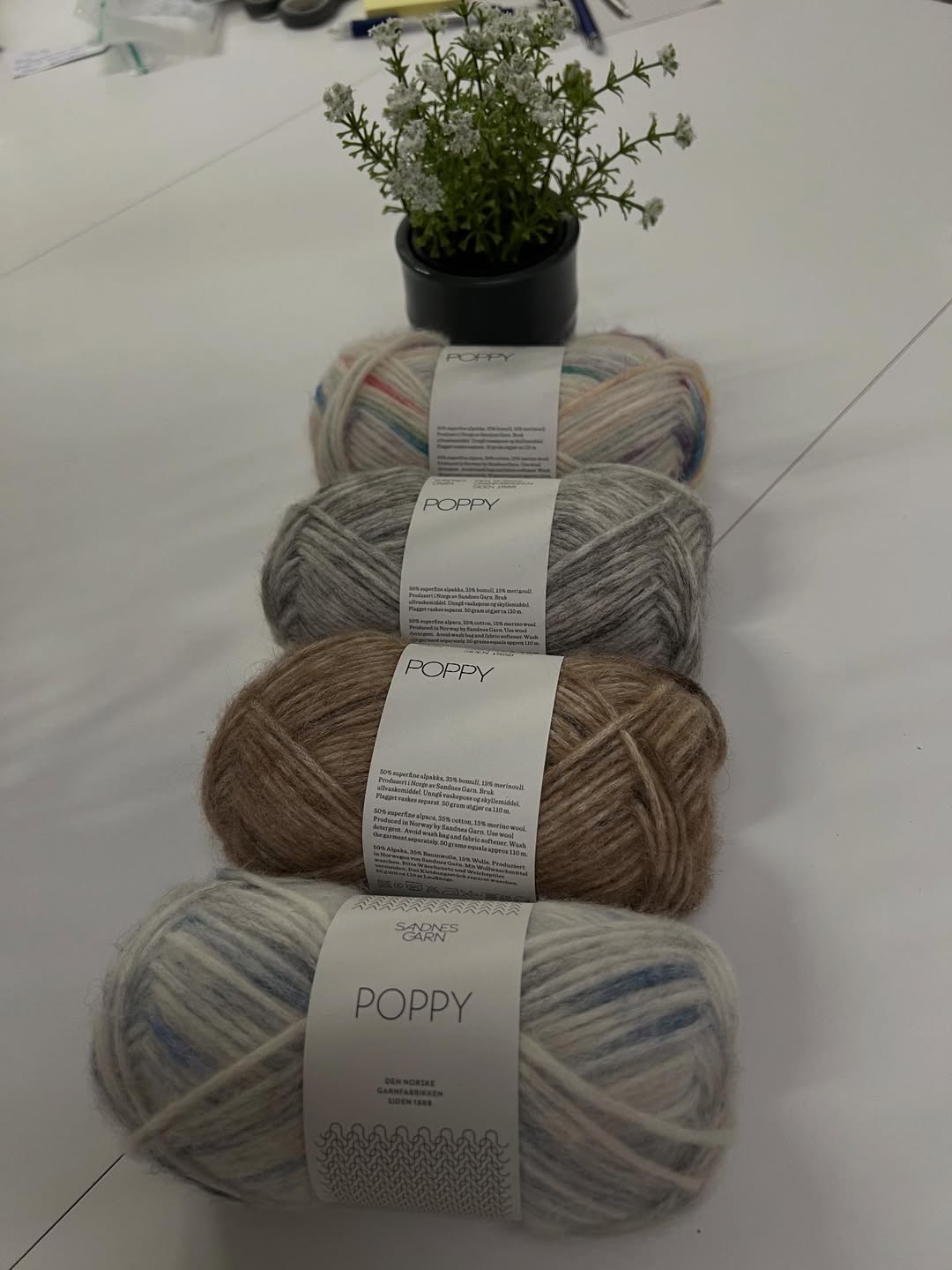 endnu-en-ivy-sweater-fra-petiteknit-pa-pindende-denne-gang-i-poppy-fra-sandnesgarn-farve-1050-h-1